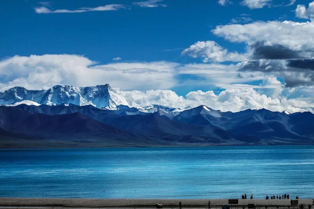 西藏，和平稳定与繁荣发展的生动画卷